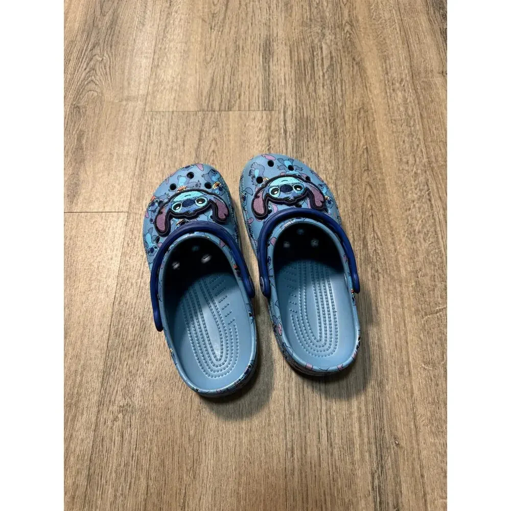 CROCS step into